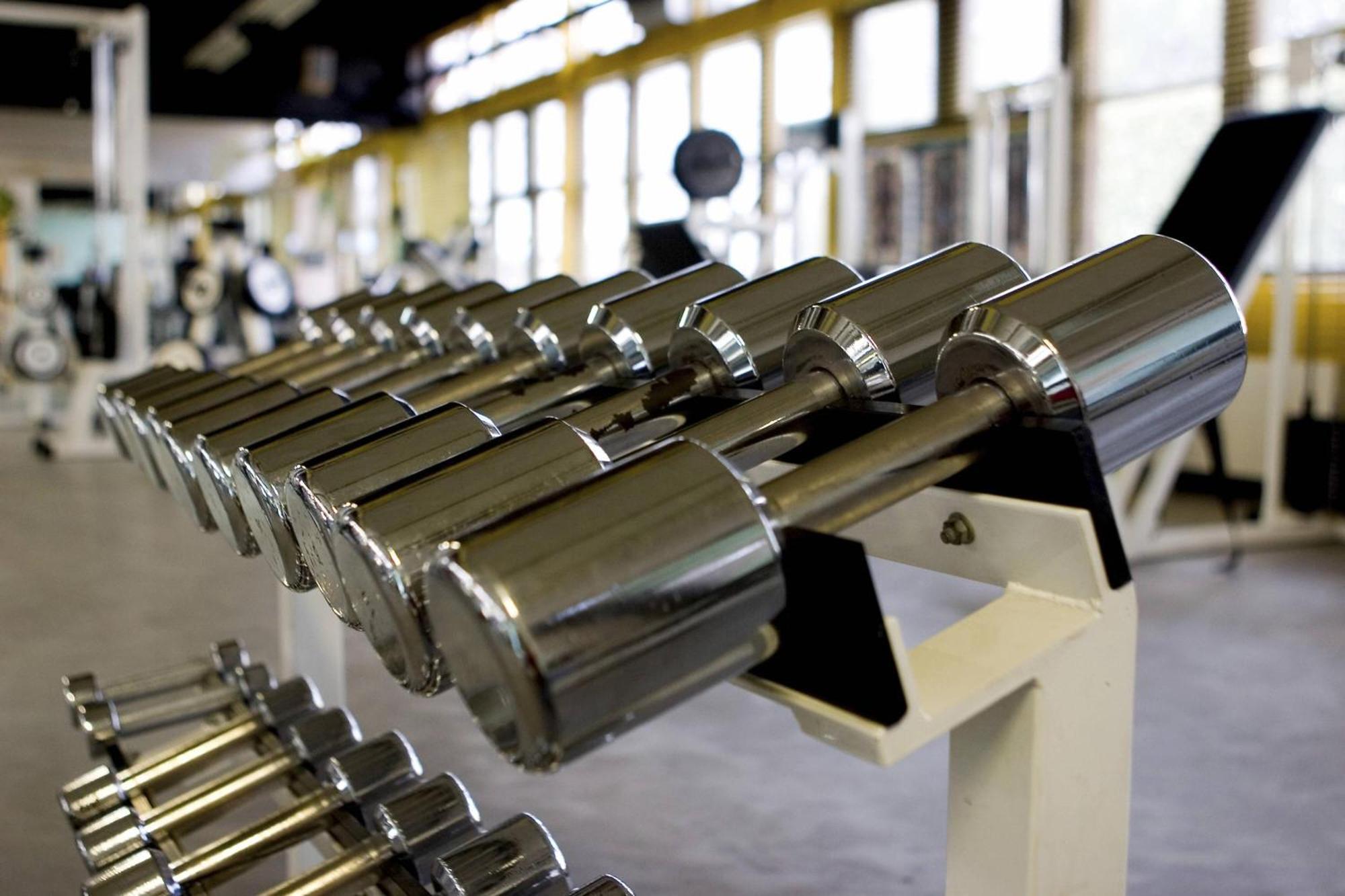 Le Meridien City Centre Bahrain Manamah Buitenkant foto A dumbbell rack