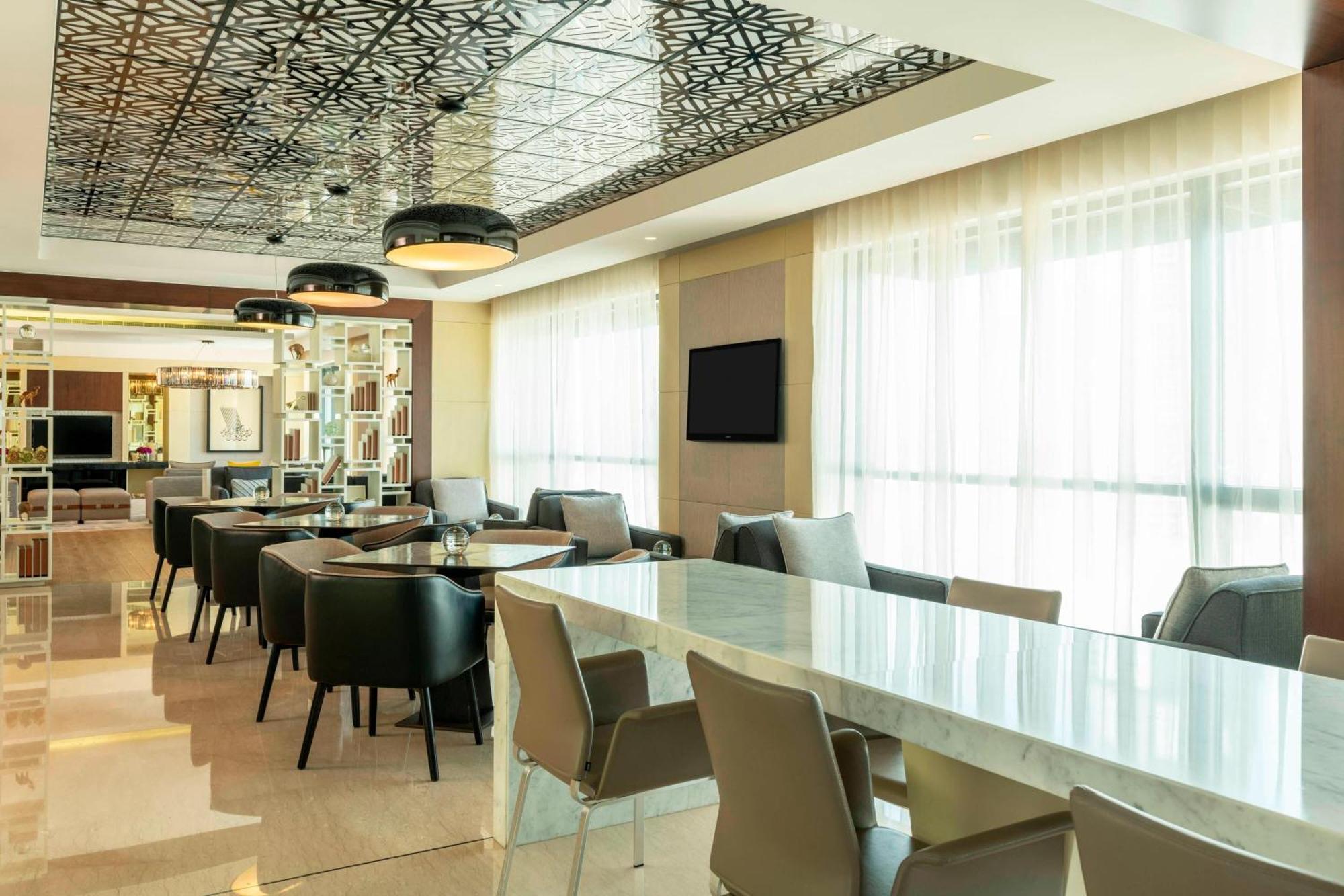 Le Meridien City Centre Bahrain Manamah Buitenkant foto The lounge at the airport