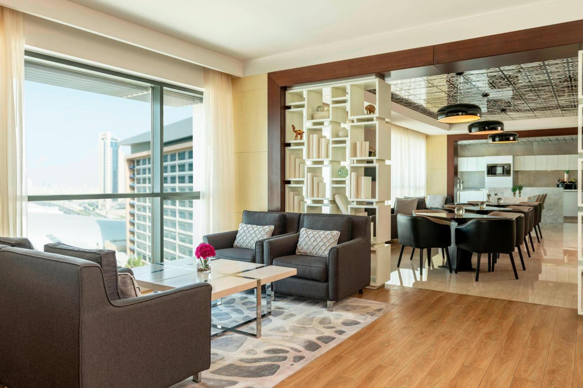 Le Meridien City Centre Bahrain Manamah Buitenkant foto Club Lounge at the hotel